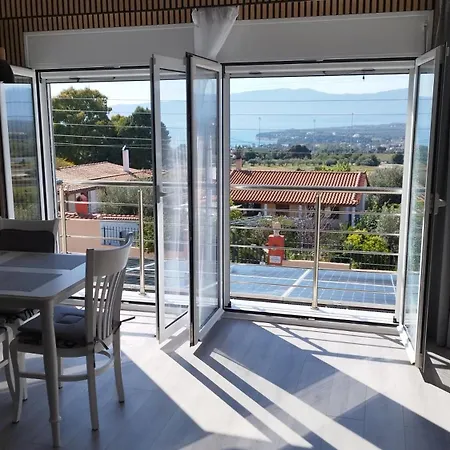 Sunny Loutraki Is A Modern With Views Of The Bay And Mountains With Private Parking شقة *