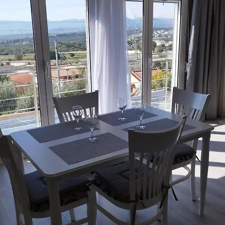 شقة Sunny Loutraki Is A Modern With Views Of The Bay And Mountains With Private Parking *