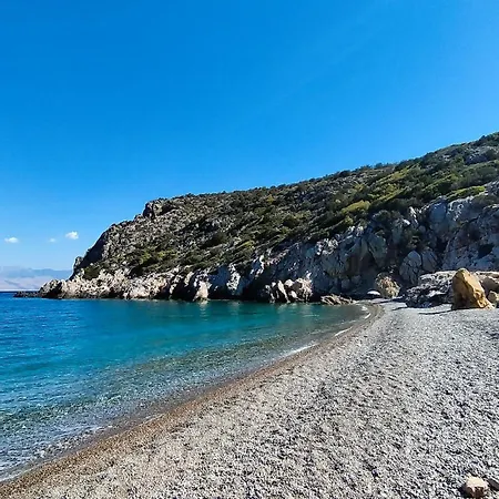 شقة Sunny Loutraki Is A Modern With Views Of The Bay And Mountains With Private Parking *