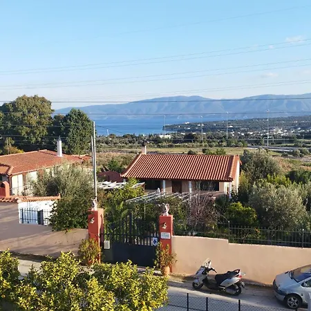 شقة Sunny Loutraki Is A Modern With Views Of The Bay And Mountains With Private Parking *