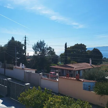 شقة Sunny Loutraki Is A Modern With Views Of The Bay And Mountains With Private Parking لوتراكي