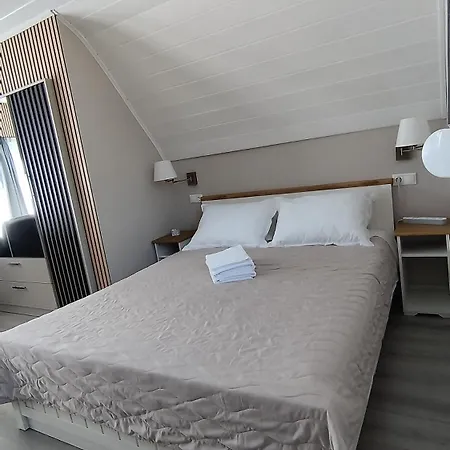 Sunny Loutraki Is A Modern With Views Of The Bay And Mountains With Private Parking شقة
