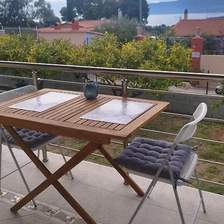 Sunny Home Is A Modern Studio With Views Of The Bay And Mountains With Private Parking Isthmia