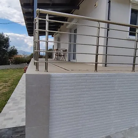 דירה Sunny Home Is A Modern Studio With Views Of The Bay And Mountains With Private Parking *
