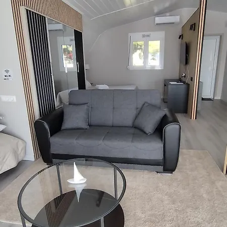 Sunny Home Is A Modern Studio With Views Of The Bay And Mountains With Private Parking *