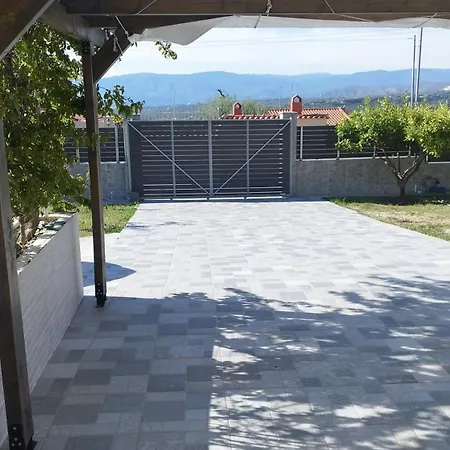 شقة Sunny Loutraki Is A Modern With Views Of The Bay And Mountains With Private Parking