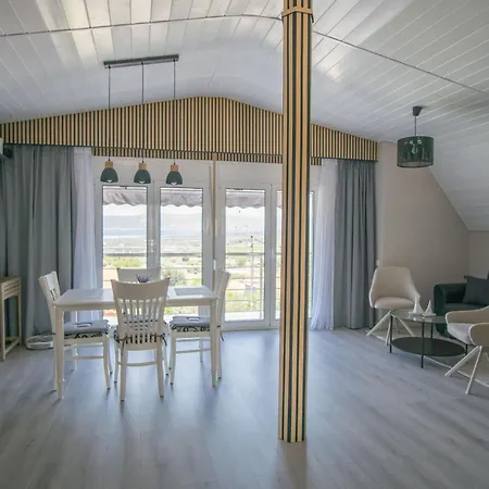 شقة Sunny Loutraki Is A Modern With Views Of The Bay And Mountains With Private Parking لوتراكي