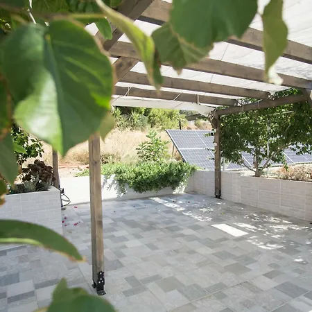 Sunny Is A Modern With Views Of The Bay And Mountains With Private Parking Апартаменты