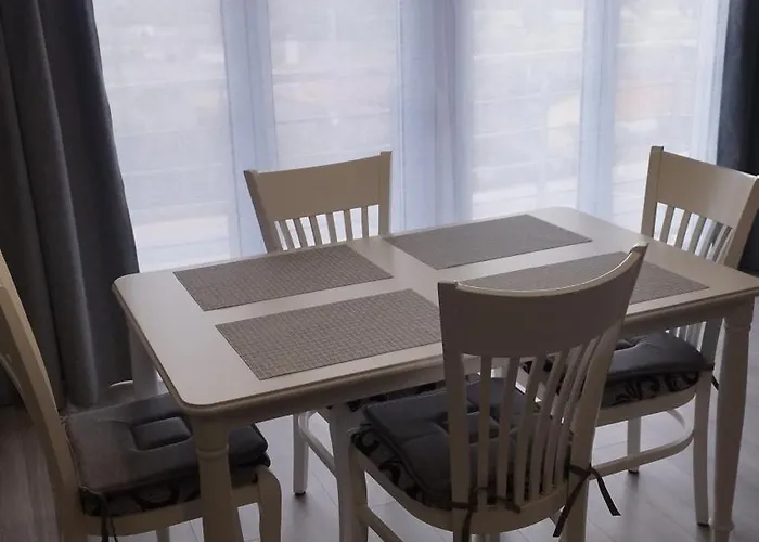 شقة Sunny House Loutraki Is A Modern Loft Studio With Views Of The Bay And Mountains On The Top Floor With A Separate Entrance And Private Parking *