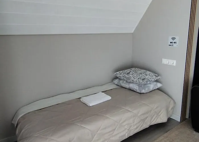 شقة Sunny House Loutraki Is A Modern Loft Studio With Views Of The Bay And Mountains On The Top Floor With A Separate Entrance And Private Parking *